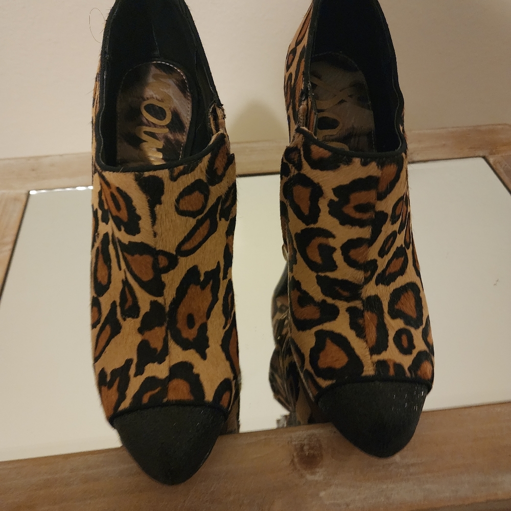Sam Eldeman Size 8 leopard glitter toe and heel booties